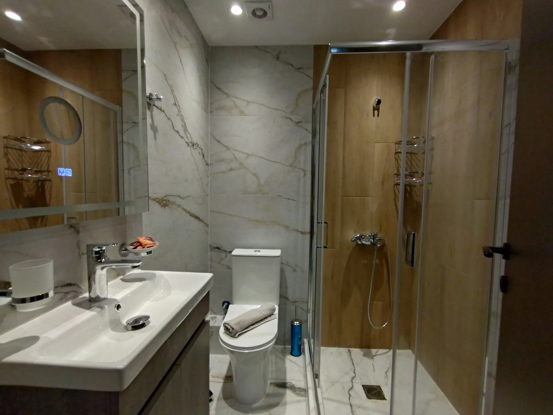 Tiara Holidays - Vardaris Apartments - Deluxe Apartment - bathroom